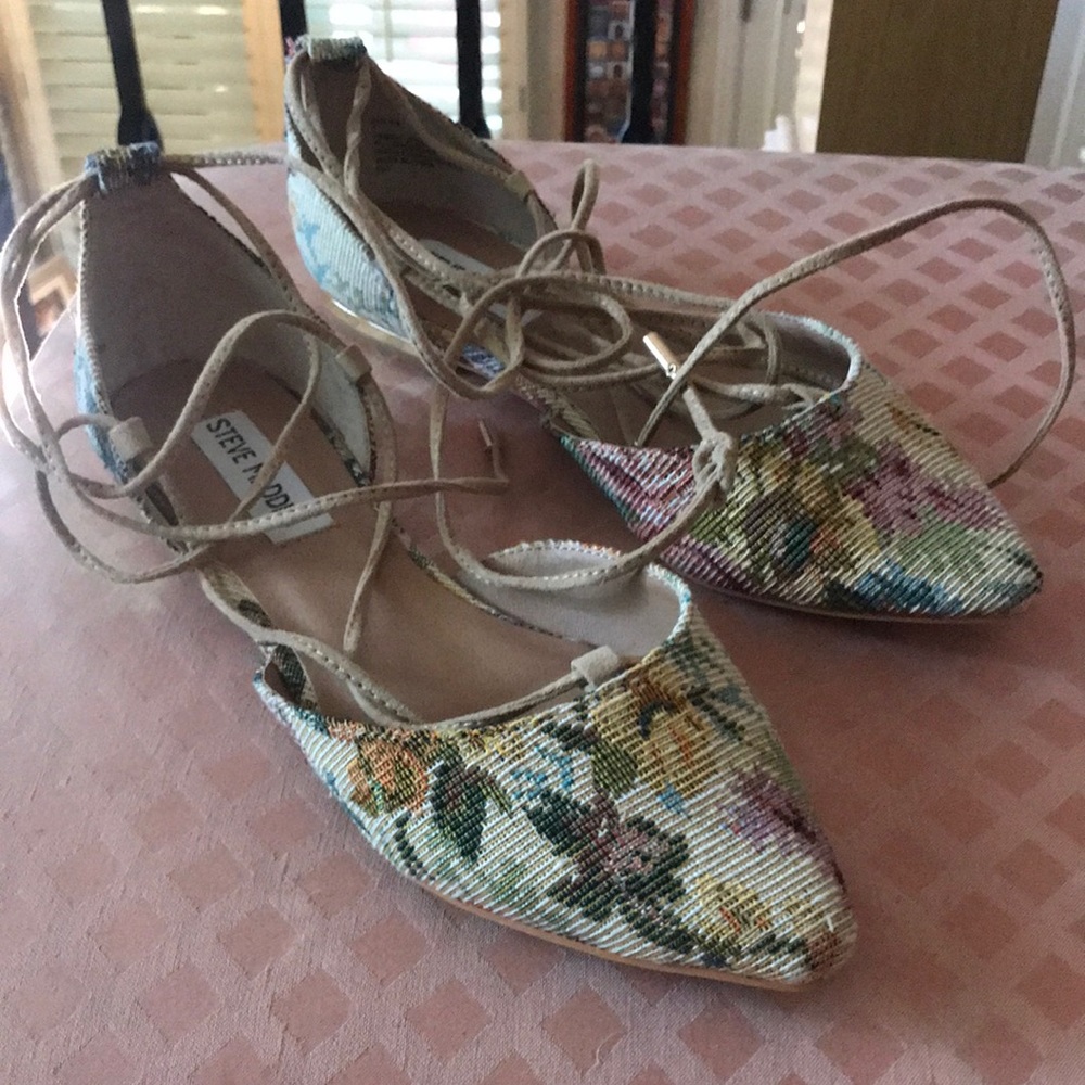 Tapestry flats with ankle laces